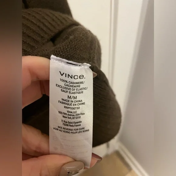 Vince 100% cashmere chocolate brown sweater SZ M $325 - Picture 3 of 4